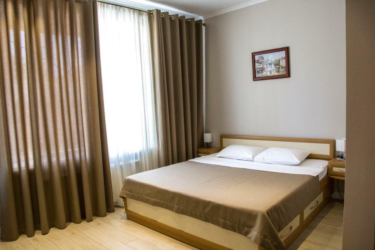 Vip Hotel Izmajil Exteriör bild
