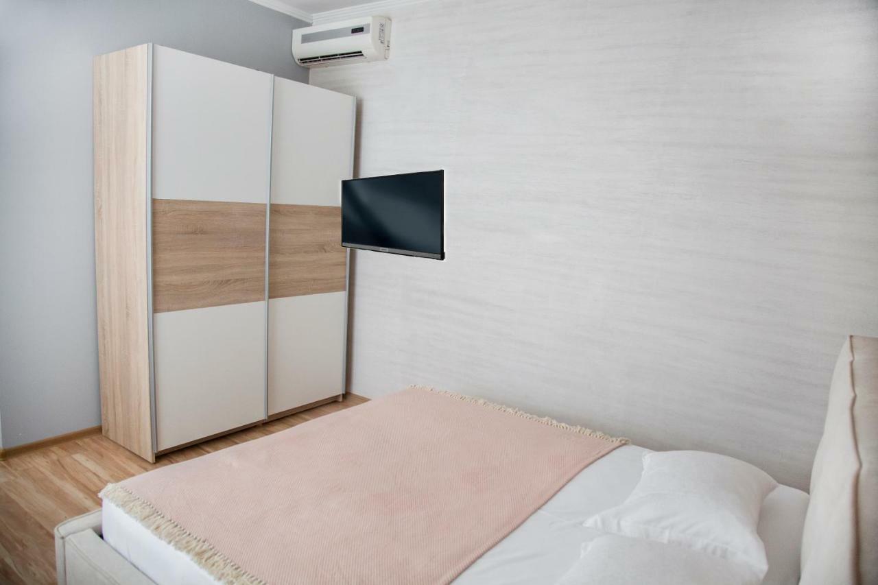 Vip Hotel Izmajil Exteriör bild